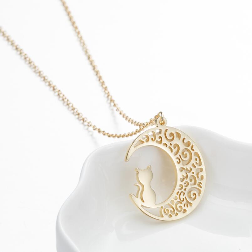 Hollow Moon Cat Clavicle Chain