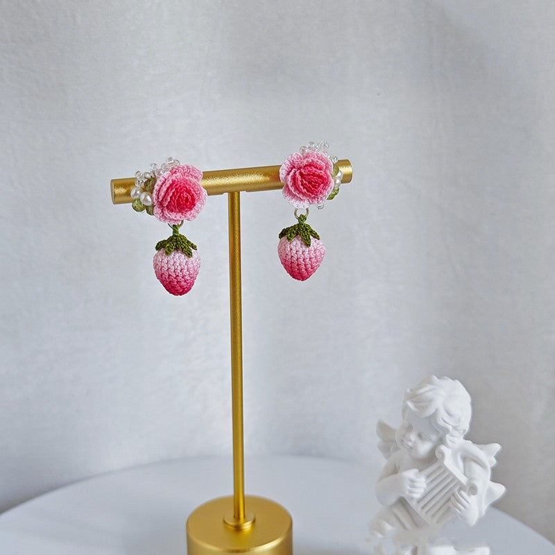 Micro Hook Rose Natural Pearl Olivine Beaded Earrings