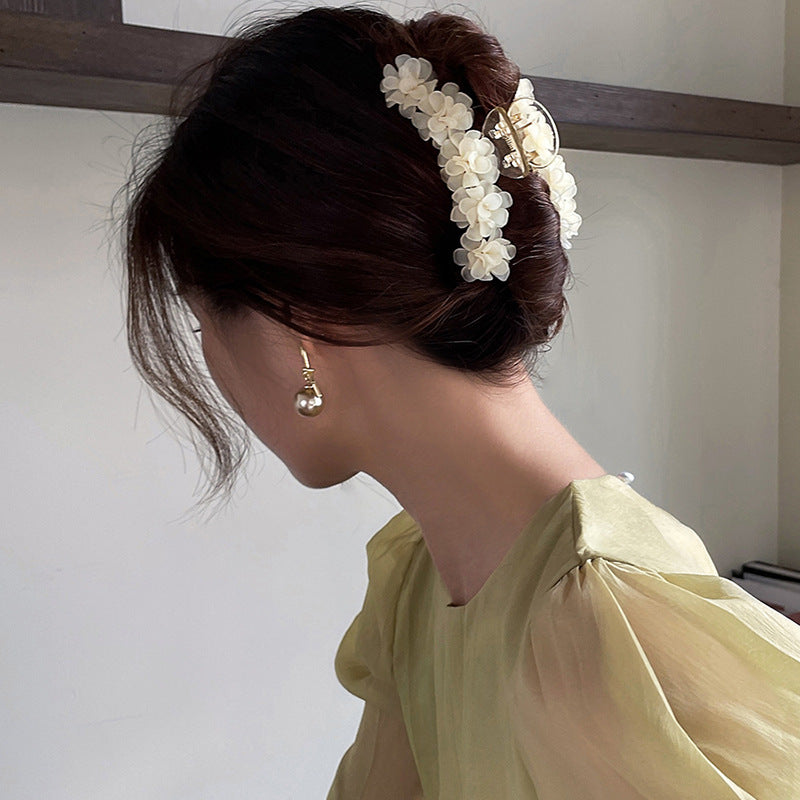 Elegant Handmade Flower Grip Clip For Women In Summer