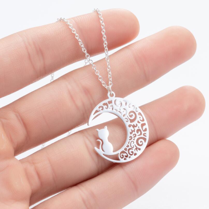 Hollow Moon Cat Clavicle Chain