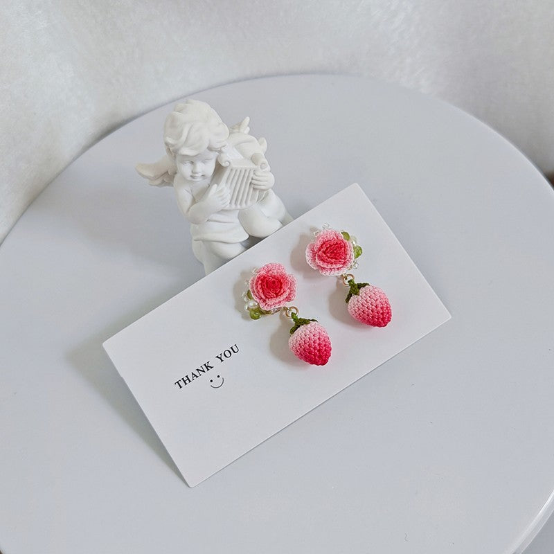 Micro Hook Rose Natural Pearl Olivine Beaded Earrings