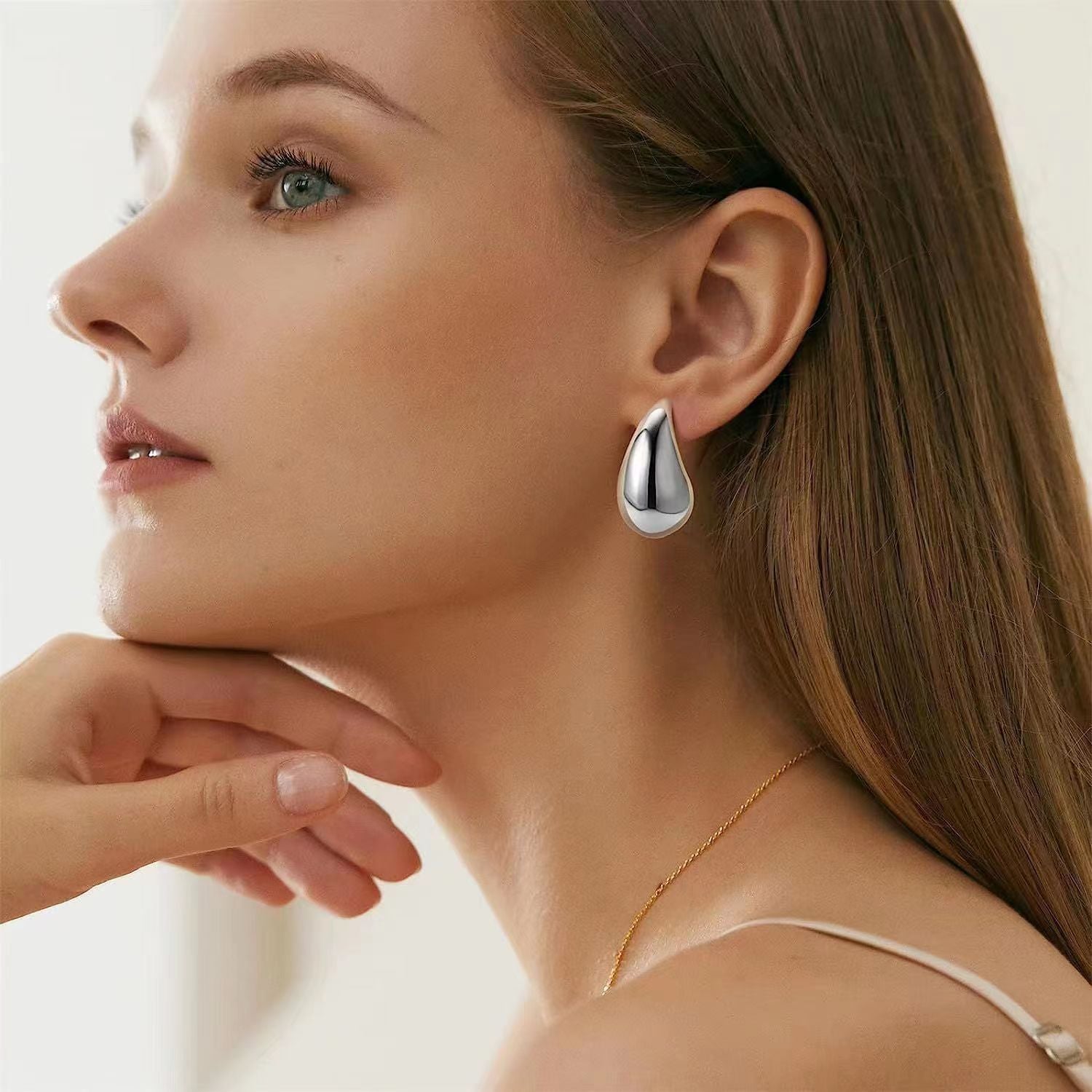 Roman Palace-style Lightweight Teardrop Highlight Earrings